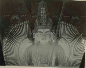 Seite 6_01  Tausendarmiger Buddha.jpg