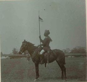 Seite 32_01  Soldat zu Pferd.jpg