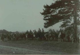 Seite 36-04 Soldaten zu Pferde.jpg