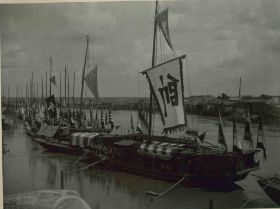 Seite 48_01  Dschunken .jpg